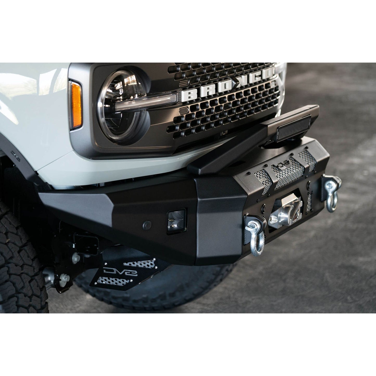 DV8 Off-Road Bull Bar with LED Light Bar Mount | For MTO Series Front Bumpers C3| LBUN-01