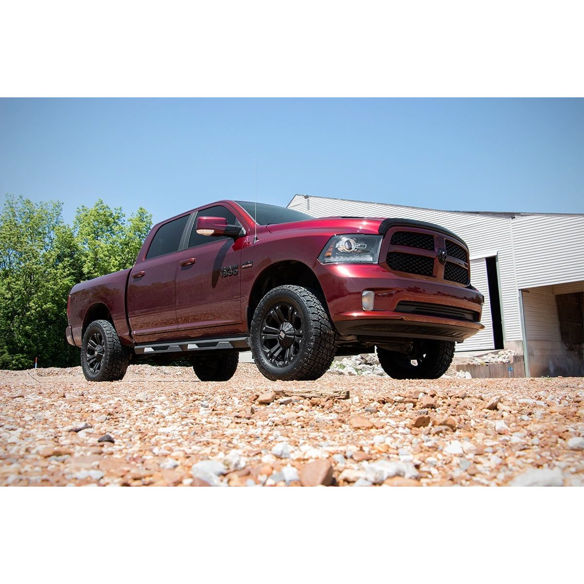 Rough Country M1 Struts w/M1 Rear Shocks 3 Inch Lift Kit I 31240RED