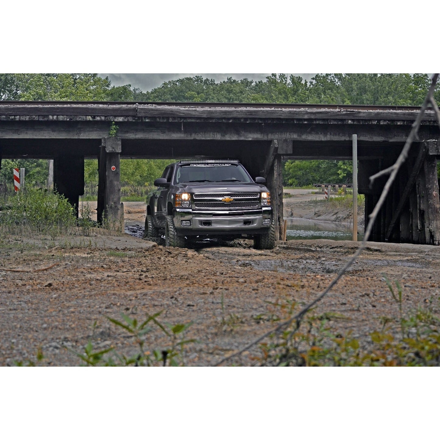 Rough Country M1 Struts w/M1 Rear Shocks 6 Inch Lift Kit I 23640