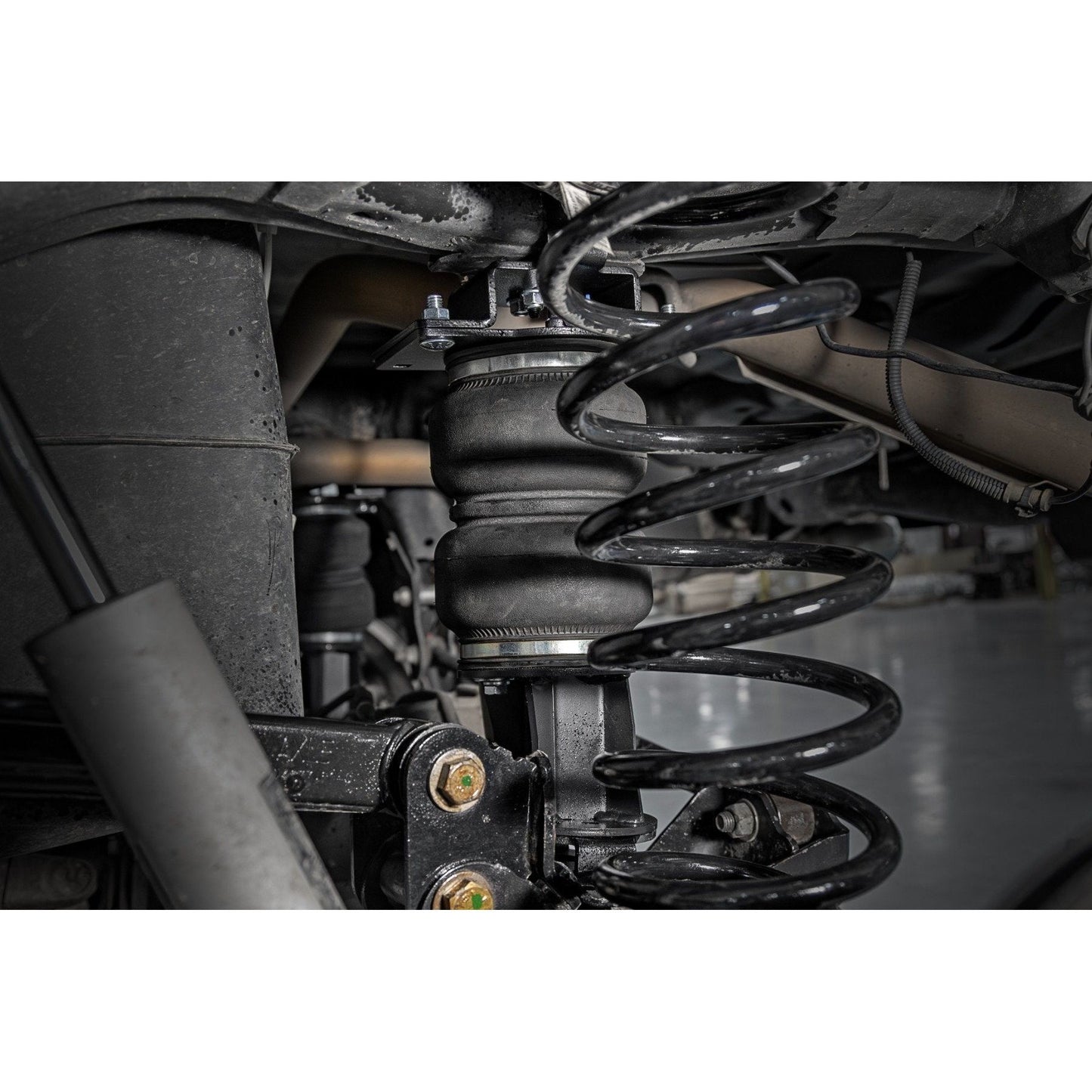 Rough Country with Onboard Air Compressor & Wireless Remote Air Spring Kit I 10032WC