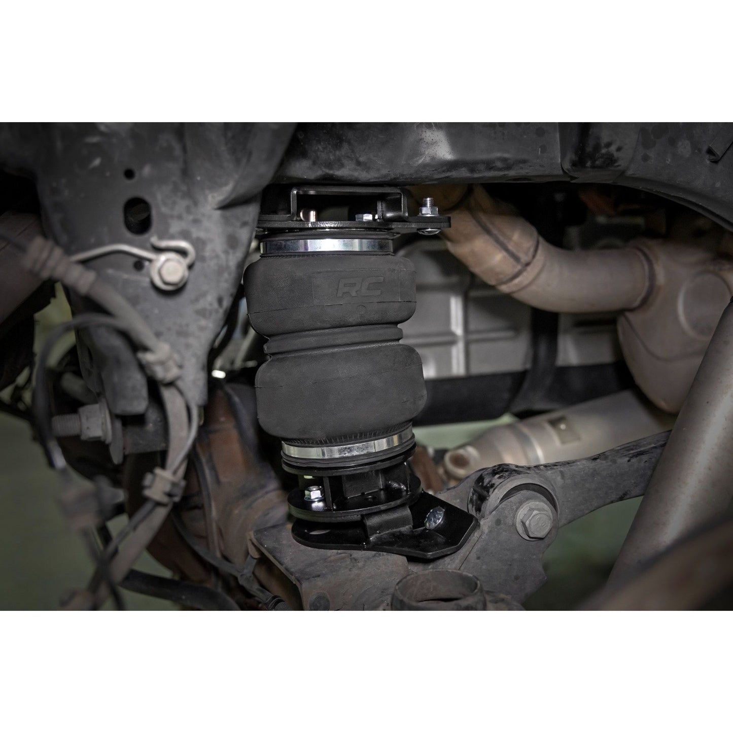 ROUGH COUNTRY Air Spring Kit w/compressor | Ram 1500 4WD (2019-2025) | 10035C