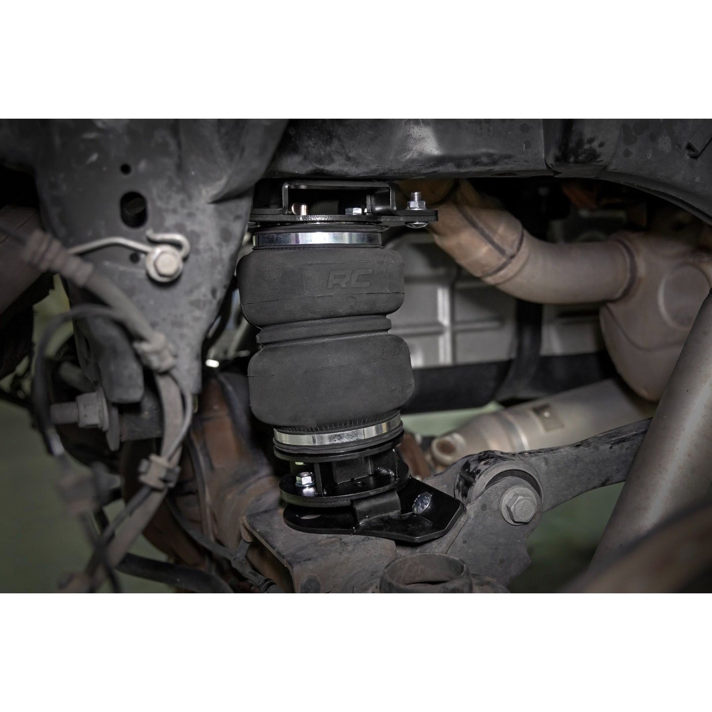 Rough Country with Onboard Air Compressor & Wireless Remote Air Spring Kit I 100354WC