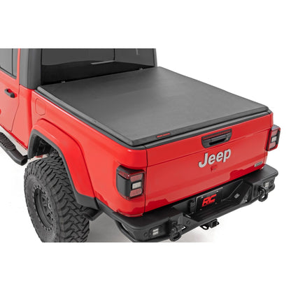 ROUGH COUNTRY Soft Tri-Fold Bed Cover | 5' Bed | Jeep Gladiator JT 4WD (2020-2025) | 41620500A