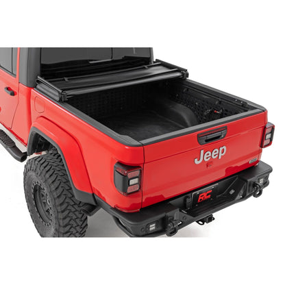 ROUGH COUNTRY Soft Tri-Fold Bed Cover | 5' Bed | Jeep Gladiator JT 4WD (2020-2025) | 41620500A