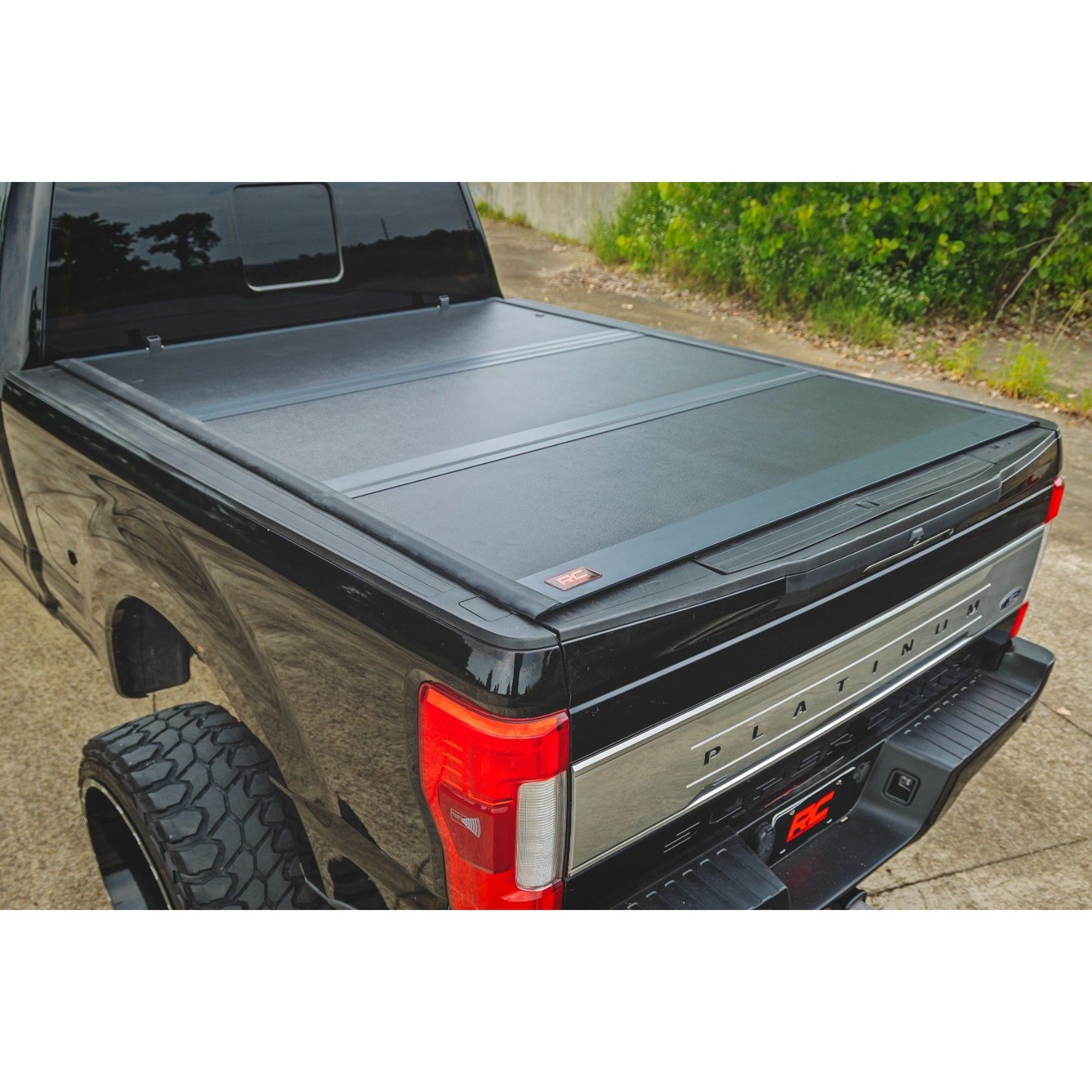 ROUGH COUNTRY Hard Low Profile Bed Cover | 6'10" Bed | Ford F-250/F-350 Super Duty (17-26) | 47220651B
