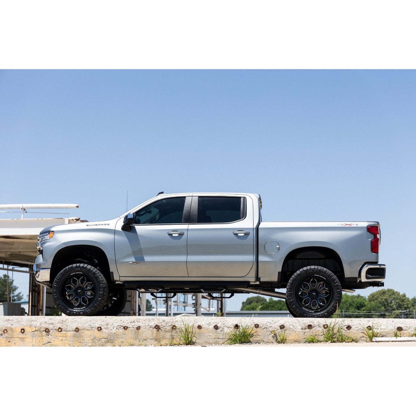 Rough Country 4.3L, 5.3L, 6.2L 6 Inch Lift Kit I 21740