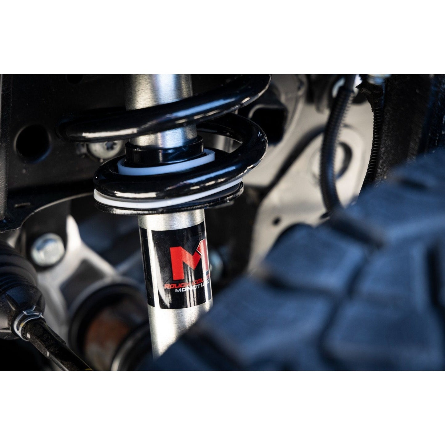 Rough Country 4.3L, 5.3L, 6.2L 6 Inch Lift Kit I 21740
