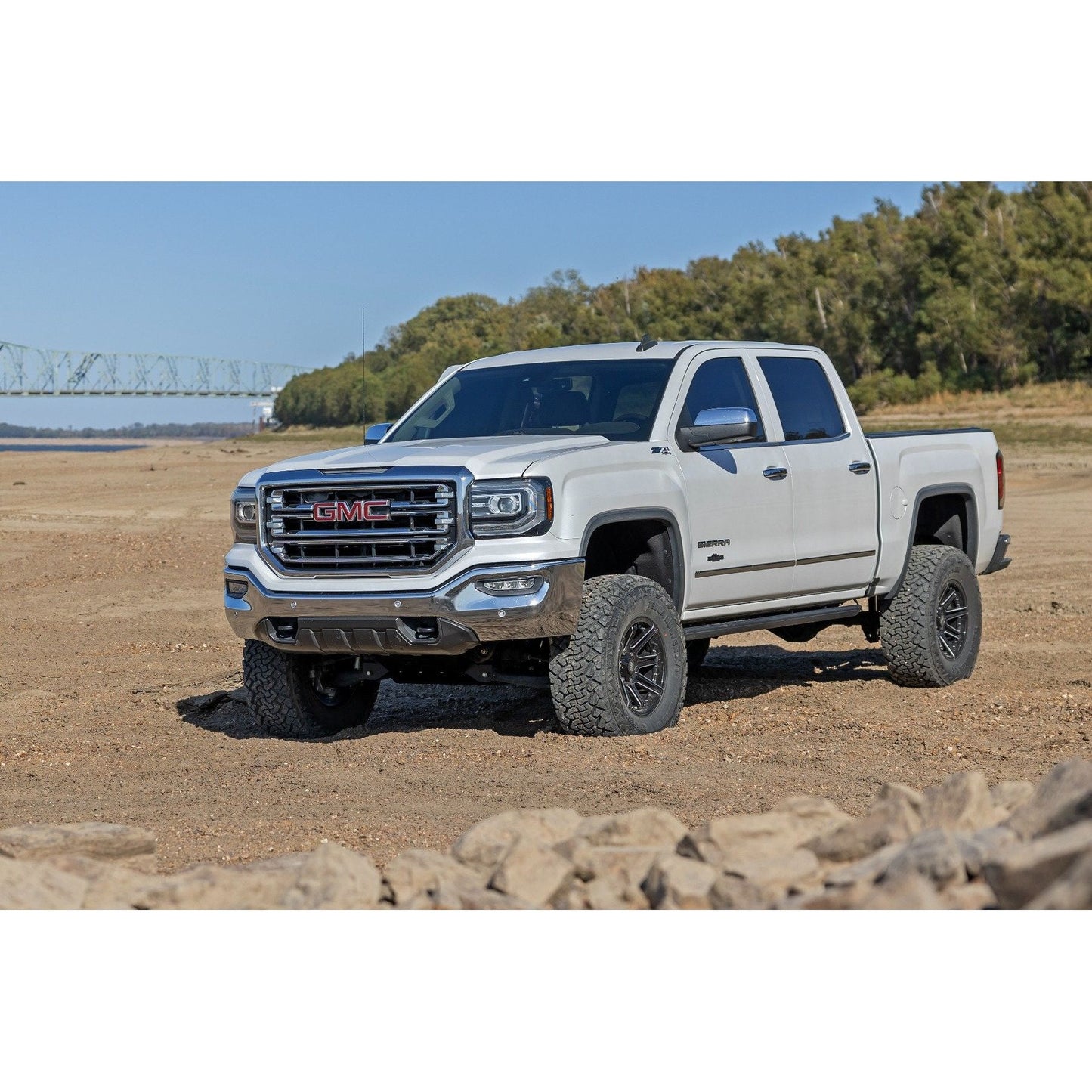 Rough Country M1 Struts w/M1 Rear Shocks 7 Inch Stamped Steel LCA Lift Kit I 11640