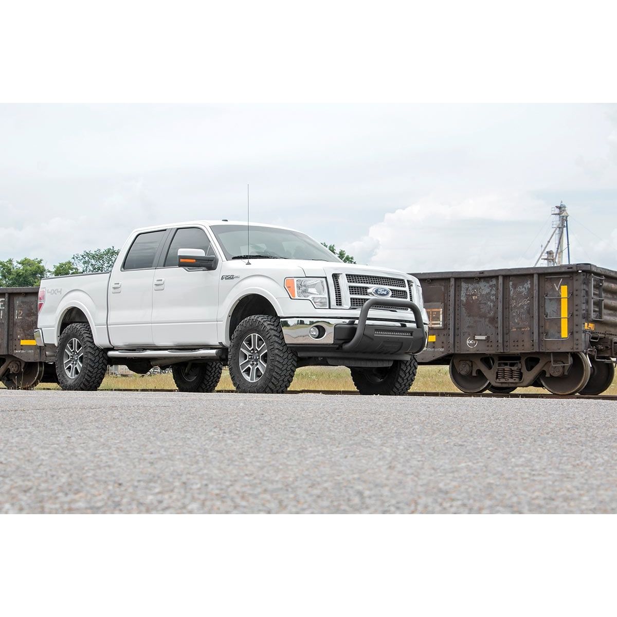 Rough Country M1 Struts w/M1 Rear Shocks 3 Inch Lift Kit I 54440RED