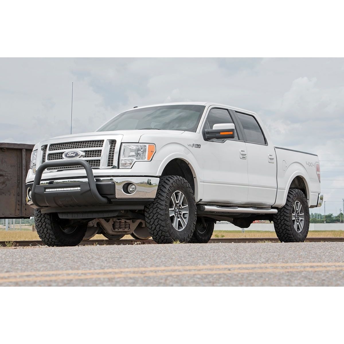 Rough Country M1 Struts w/M1 Rear Shocks 3 Inch Lift Kit I 54440RED