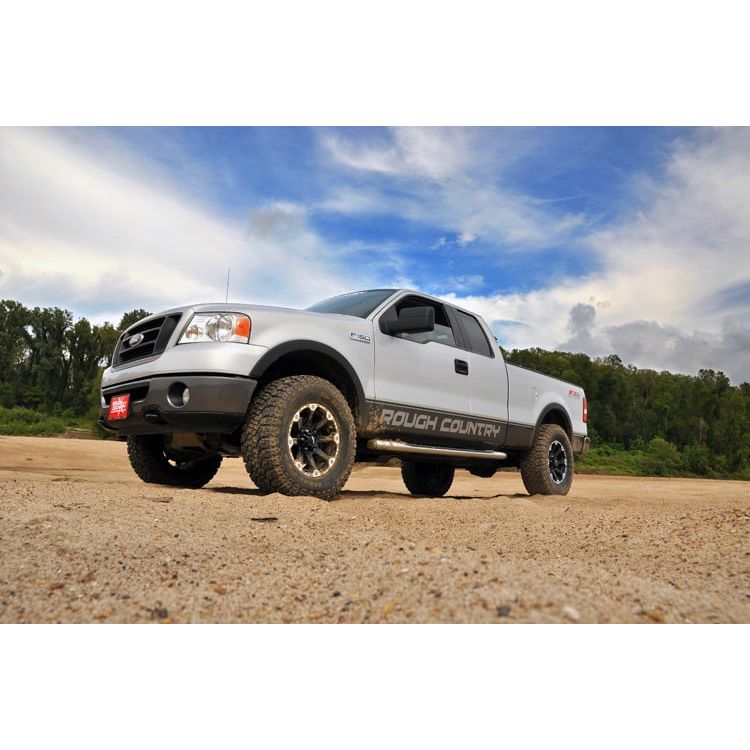 ROUGH COUNTRY 2.5 Inch Leveling Kit | Ford F-150 2WD/4WD (2004-2008) | 570