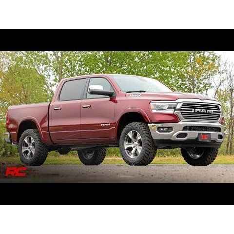 Rough Country M1 Struts w/M1 Rear Shocks 3.5 Inch Lift Kit I 31440