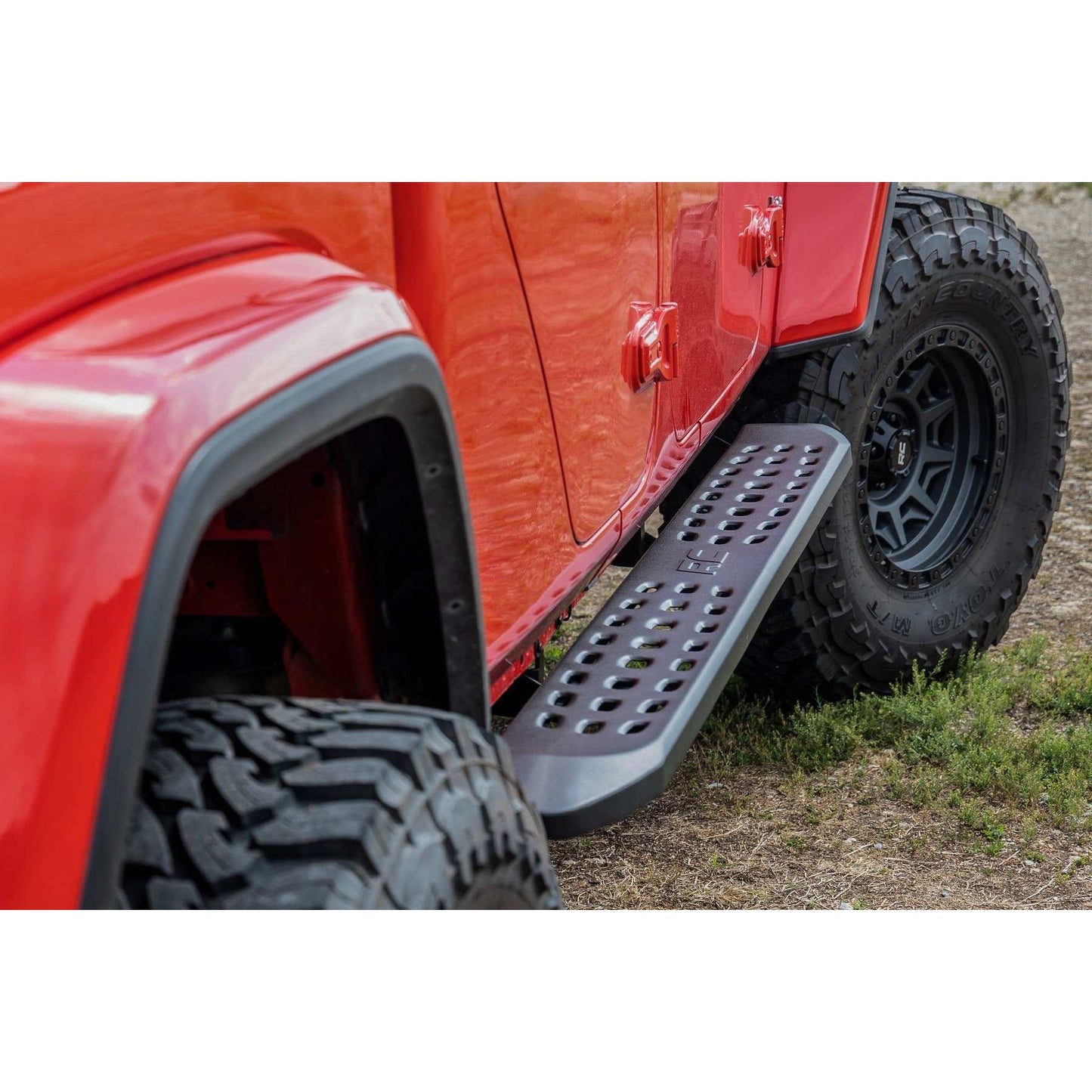 ROUGH COUNTRY RPT2 Running Board Jeep Gladiator JT 4WD (2020-2024) RCS44008