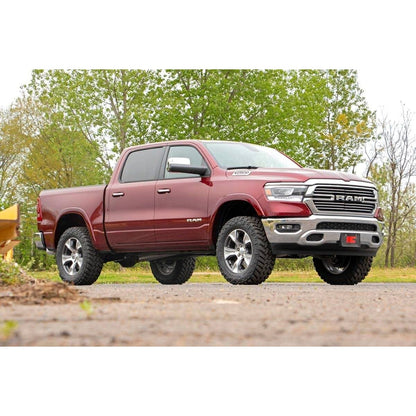 Rough Country M1 Struts w/M1 Rear Shocks 3.5 Inch Lift Kit I 31440RED