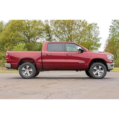 Rough Country M1 Struts w/M1 Rear Shocks 3.5 Inch Lift Kit I 31440RED