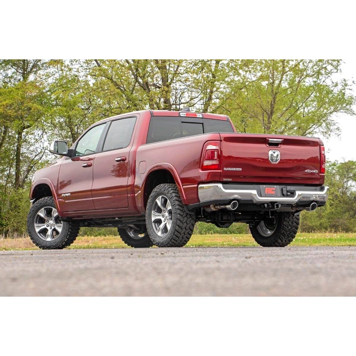 Rough Country M1 Struts w/M1 Rear Shocks 3.5 Inch Lift Kit I 31440RED