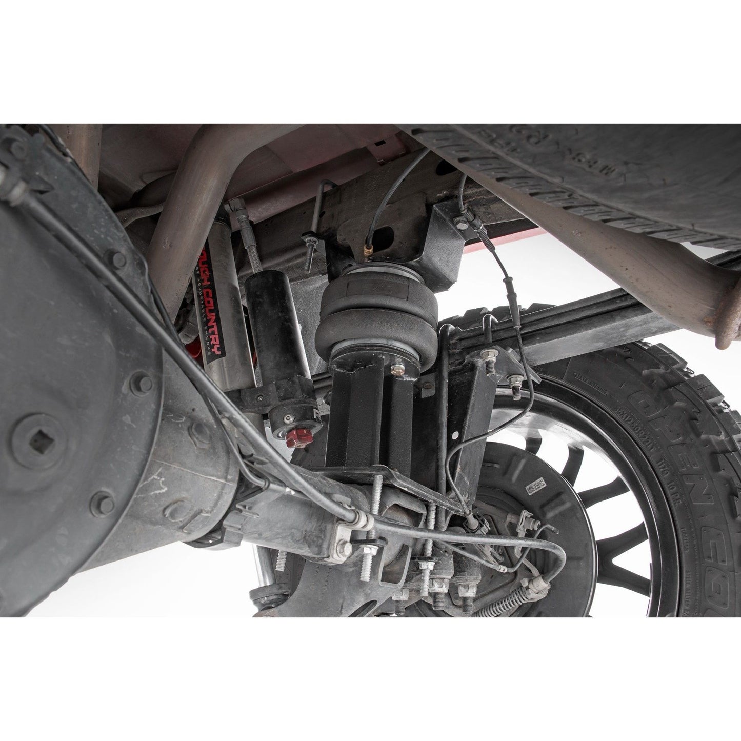 ROUGH COUNTRY Air Spring Kit w/compressor | 6-7.5 Inch Lift Kit | Chevy/GMC 1500 (07-18 & Classic) | 100056C