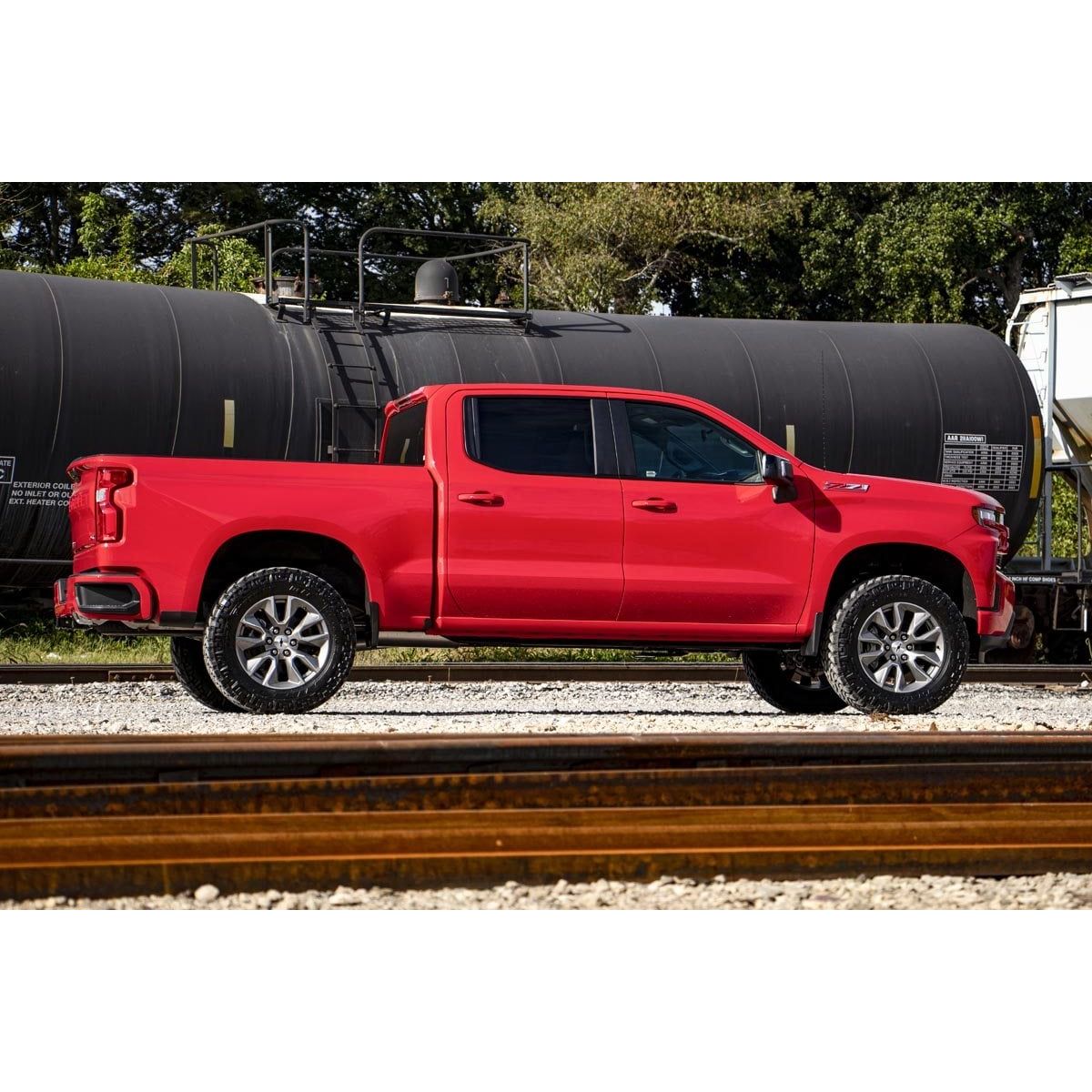 Rough Country M1 Struts w/M1 Rear Shocks 3.5 Inch Lift Kit I 29540RED