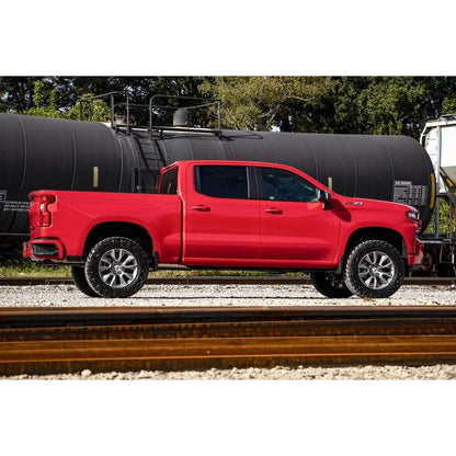 Rough Country M1 Struts w/M1 Rear Shocks 3.5 Inch Lift Kit I 29540RED