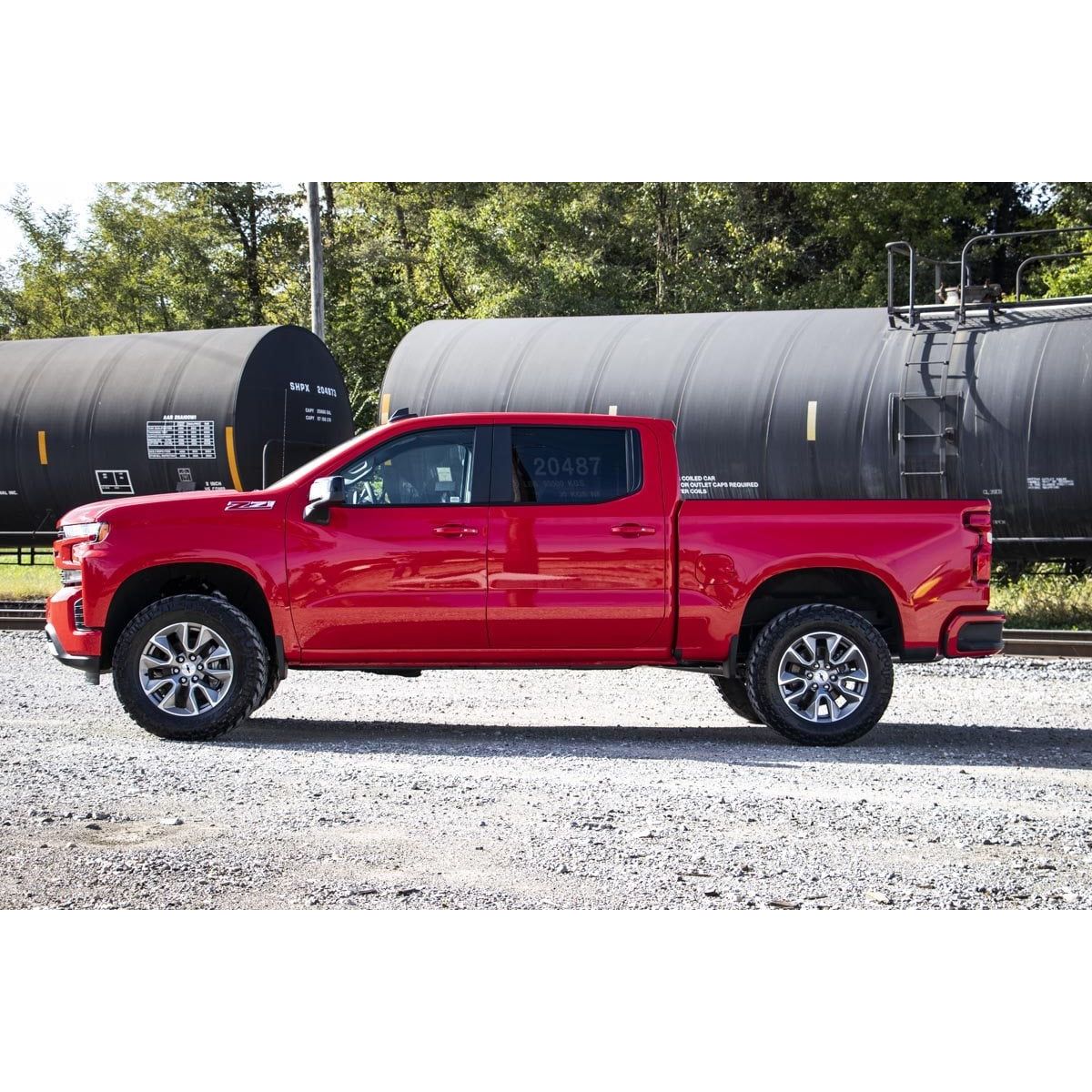 Rough Country M1 Struts w/M1 Rear Shocks 3.5 Inch Lift Kit I 28840RED