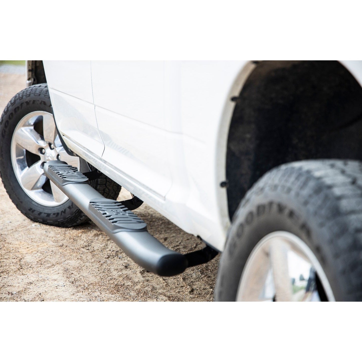 ROUGH COUNTRY Oval Nerf Step | Crew Cab | Black | Ram 1500/2500/3500 2WD/4WD (2010-2025 & Classic) | 21003