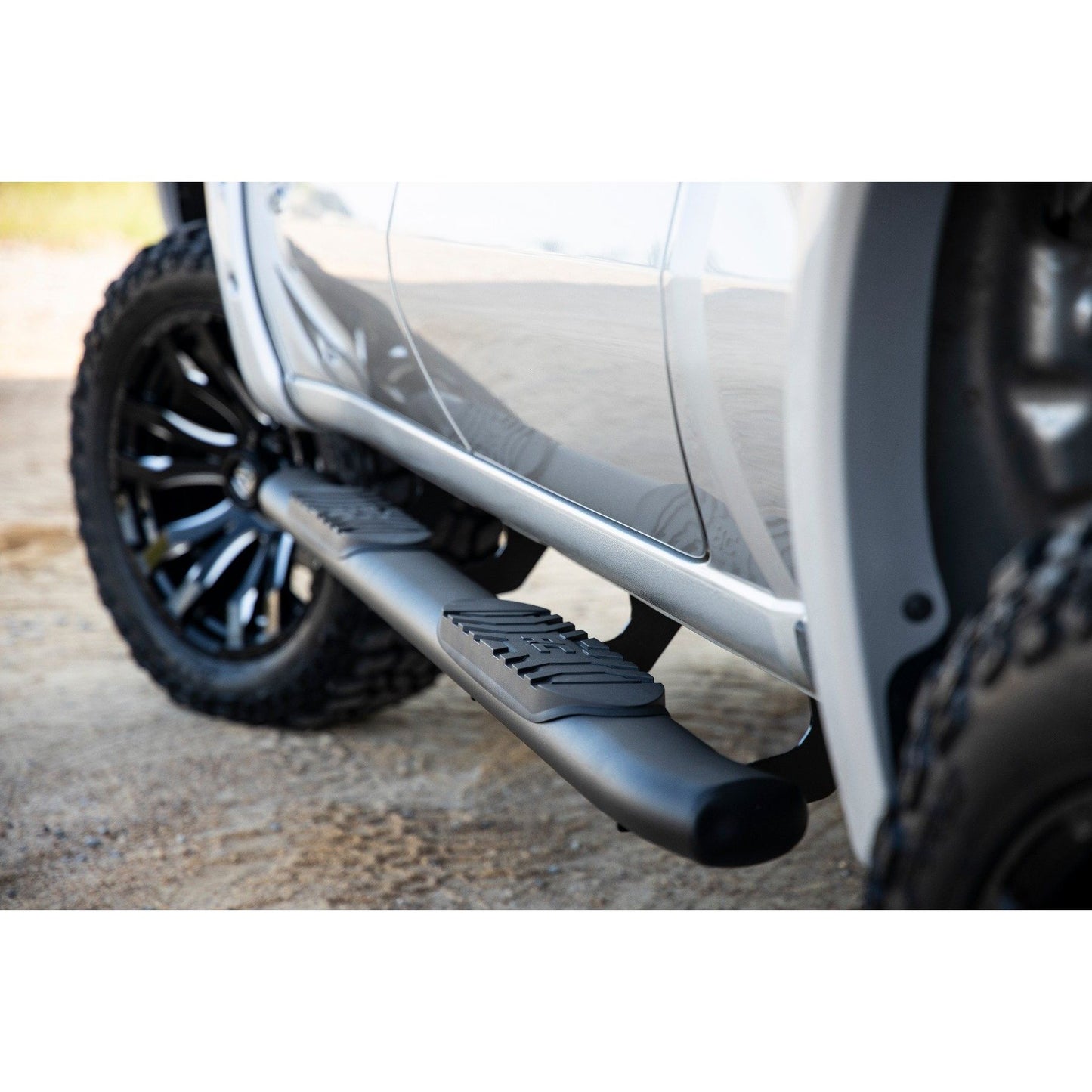 ROUGH COUNTRY Oval Nerf Step | Crew Cab | Chevy/GMC 1500/2500HD/3500HD (19-26 & Refresh) | 21002