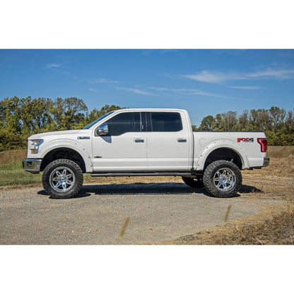 ROUGH COUNTRY Oval Nerf Step | Crew Cab | Black | Ford F-150/Lightning/F-250/F-350/Raptor (15-25) | 21005