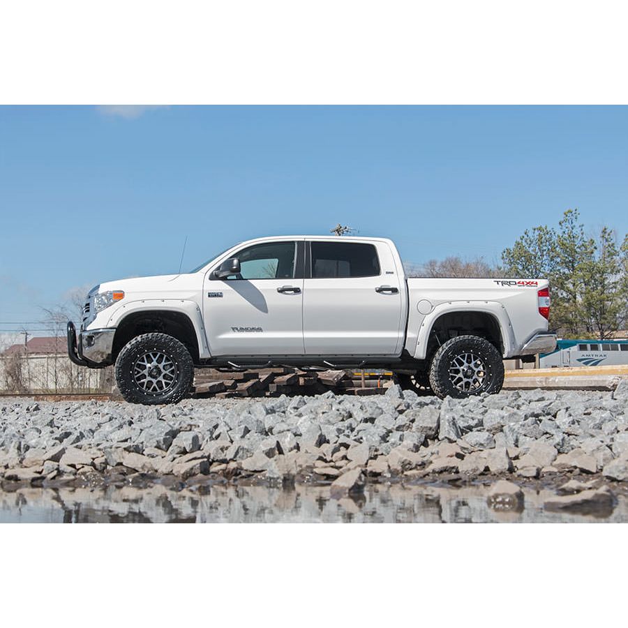 Rough Country M1 Struts w/M1 Rear Shocks 6 Inch Lift Kit I 75240