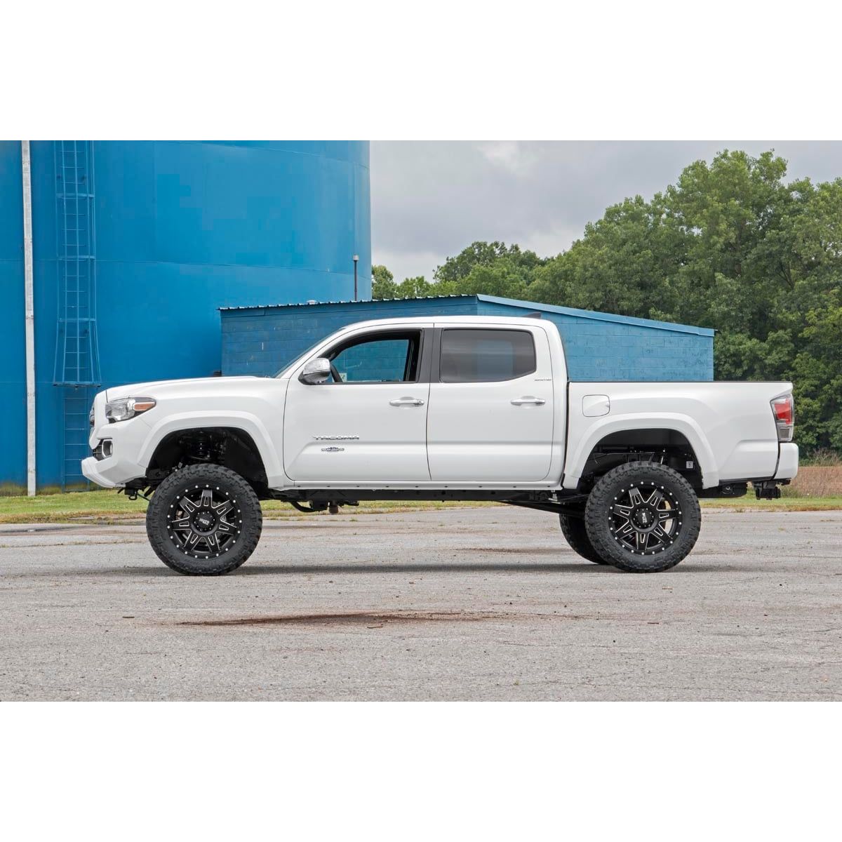 Rough Country Strut Spacers w/N3 Rear Shocks 6 Inch Lift Kit I 747.20