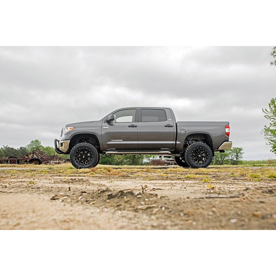 Rough Country M1 Struts w/M1 Rear Shocks 6 Inch Lift Kit I 75440