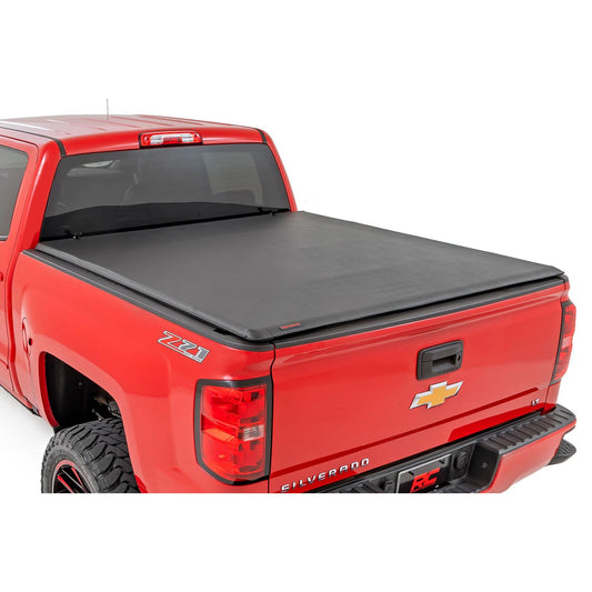 ROUGH COUNTRY Soft Roll Up Bed Cover | 5'9" Bed | Chevy/GMC 1500 (14-18 & Classic) | 42119551